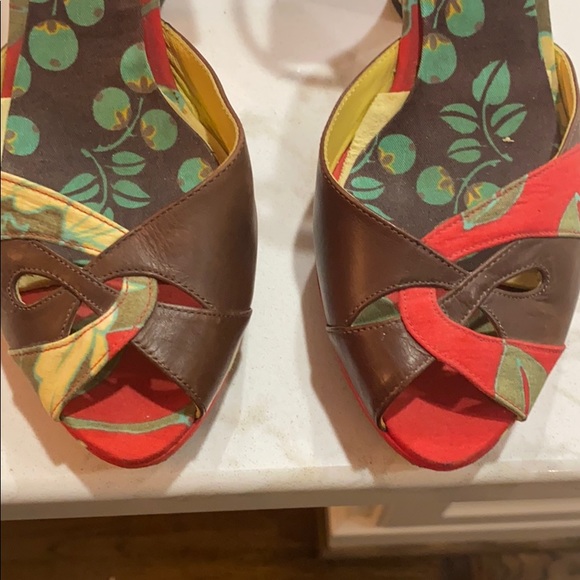 Gorgeous Kenzo Heel - Picture 3 of 7